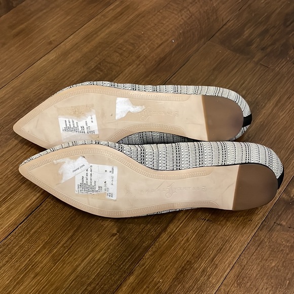 Ivanka Trump Chic Flats - 9M - Picture 5 of 5